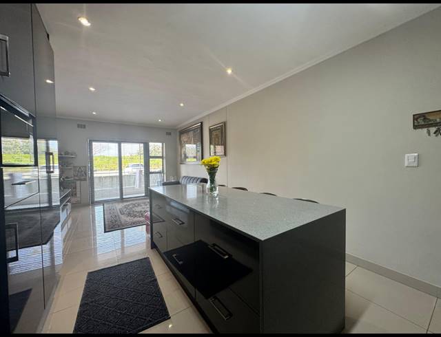 2 BEDROOM APARTMENT FOR SALE IN UMHLANGA RIDGE